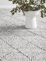 Load image into Gallery viewer, Dante Hand Made Wool Rug - Grey
