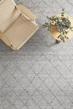 Load image into Gallery viewer, Dante Hand Made Wool Rug - Grey
