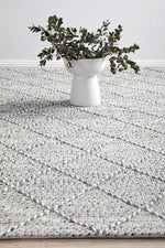 Load image into Gallery viewer, Dante Hand Made Wool Rug - Grey
