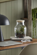Load image into Gallery viewer, Empire Metal Table Lamp - Black
