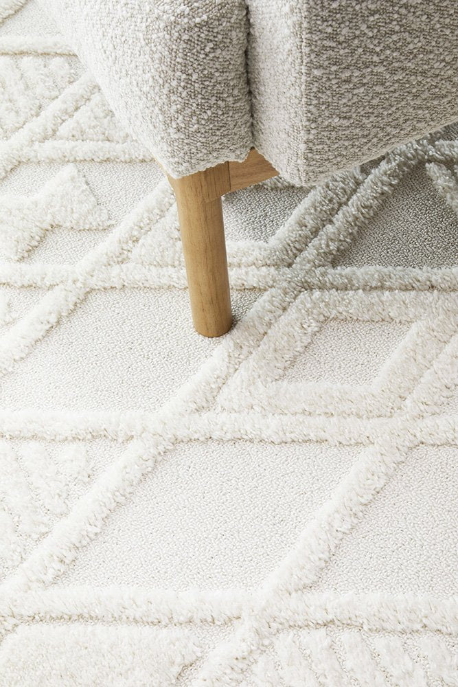 Kira Power-Loomed Polypropylene Rug - White