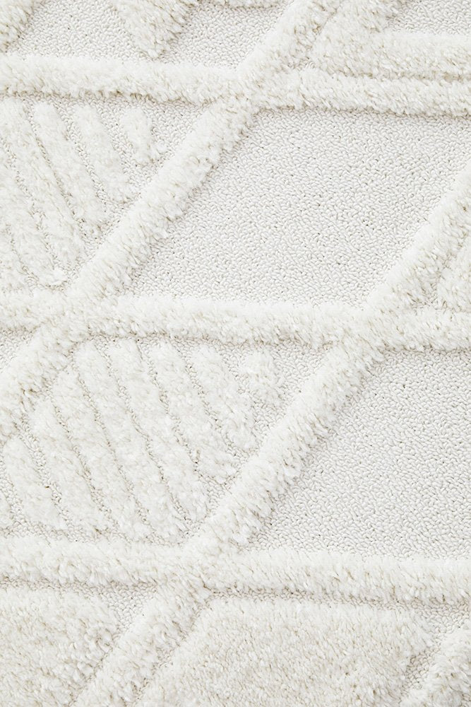 Kira Power-Loomed Polypropylene Rug - White
