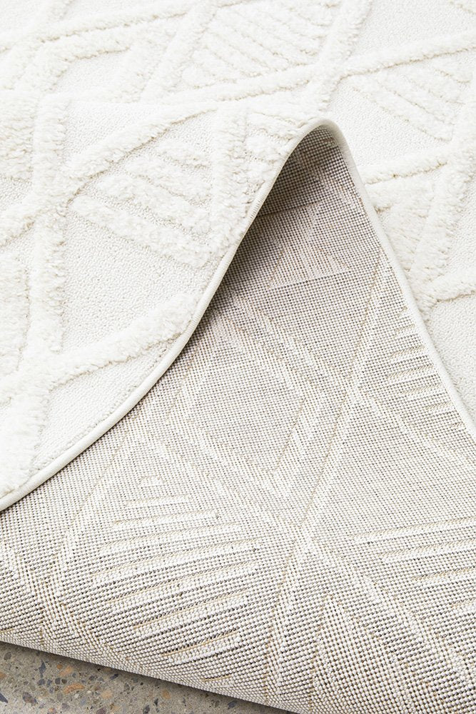 Kira Power-Loomed Polypropylene Rug - White