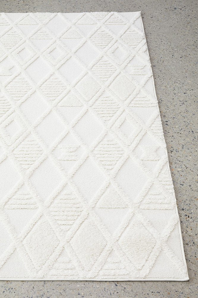 Kira Power-Loomed Polypropylene Rug - White