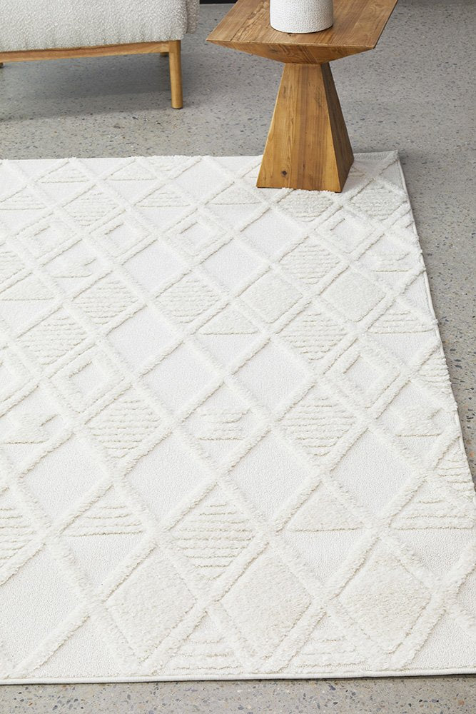 Kira Power-Loomed Polypropylene Rug - White