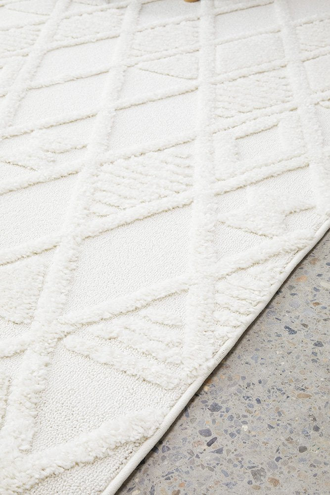 Kira Power-Loomed Polypropylene Rug - White