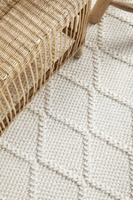 Load image into Gallery viewer, Lara Handmade Rug - Cream

