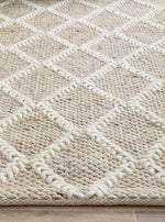 Load image into Gallery viewer, Lara Handmade Rug - Sand
