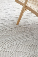 Load image into Gallery viewer, Vara Hand Made Wool Rug - Snow
