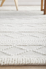 Load image into Gallery viewer, Vara Hand Made Wool Rug - Snow
