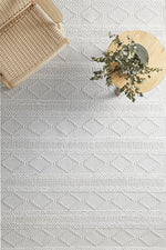 Load image into Gallery viewer, Vara Hand Made Wool Rug - Snow
