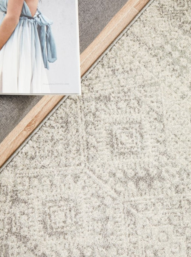Zarah Power-Loomed Polypropylene Rug Runner - Silver
